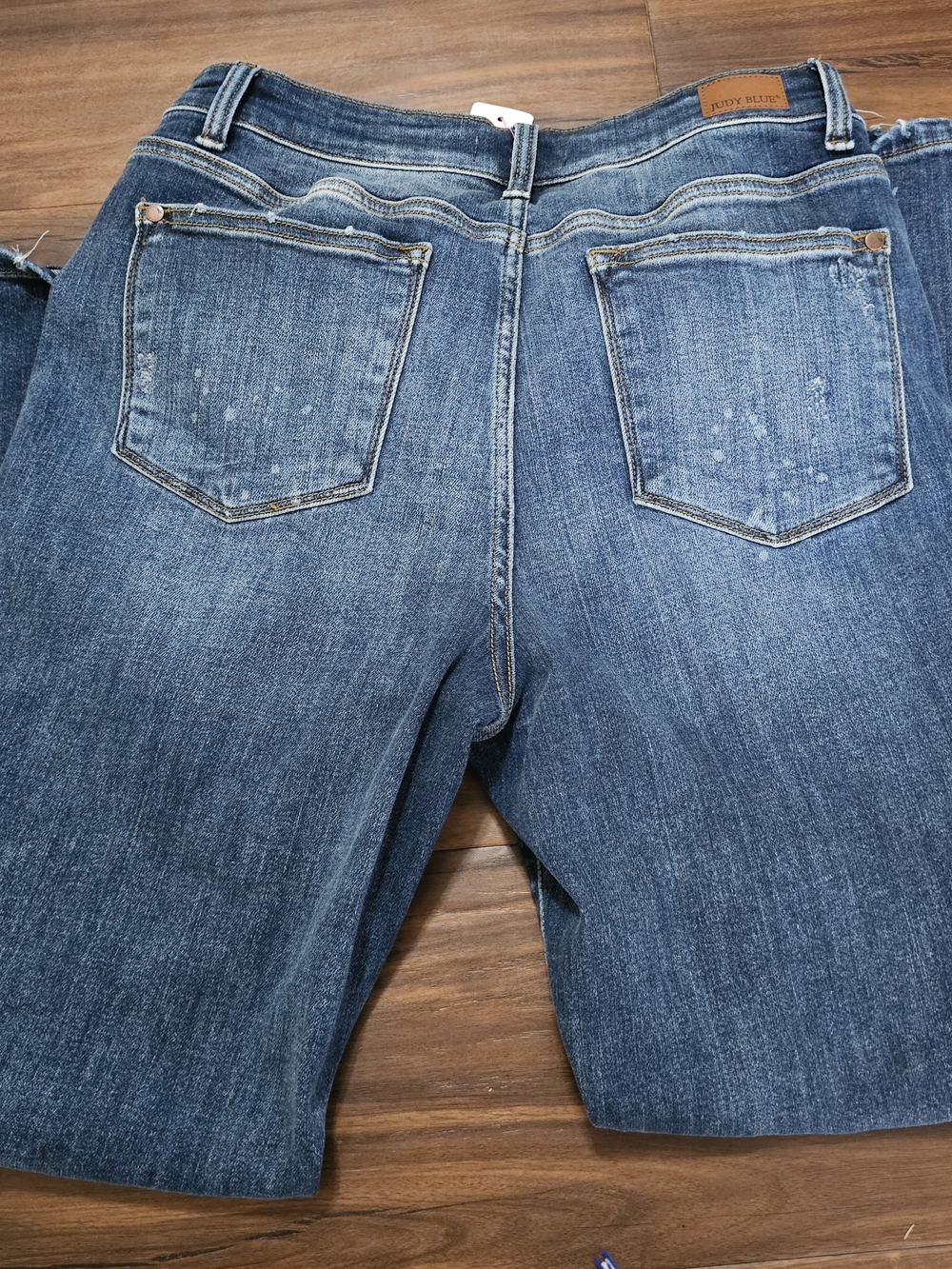 Judy Blue Distressed Straight Leg Jeans in Mid Wash Blue Size 11 - Picture 2 of 4